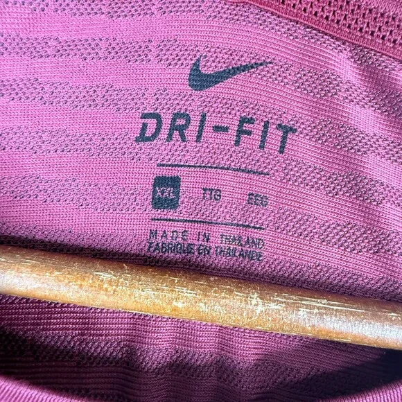 Nike Breathe Shirt Mens 2XL Red Dri-Fit Long Sleeve Center Swoosh Train Gym - Picture 3 of 14